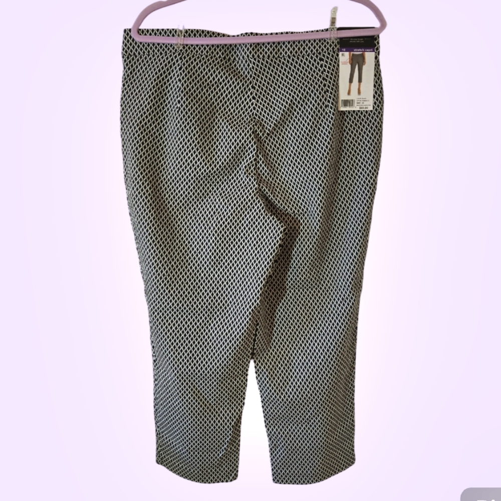 RAFAELLA Black and White Stretch Pull On Capri Pants Front Pockets NWT Sz 16 - Picture 3 of 5